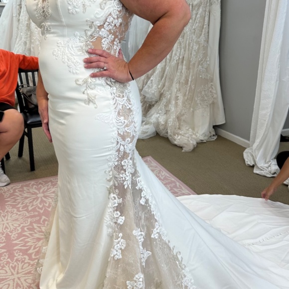 Madison James wedding dress - Picture 2 of 13